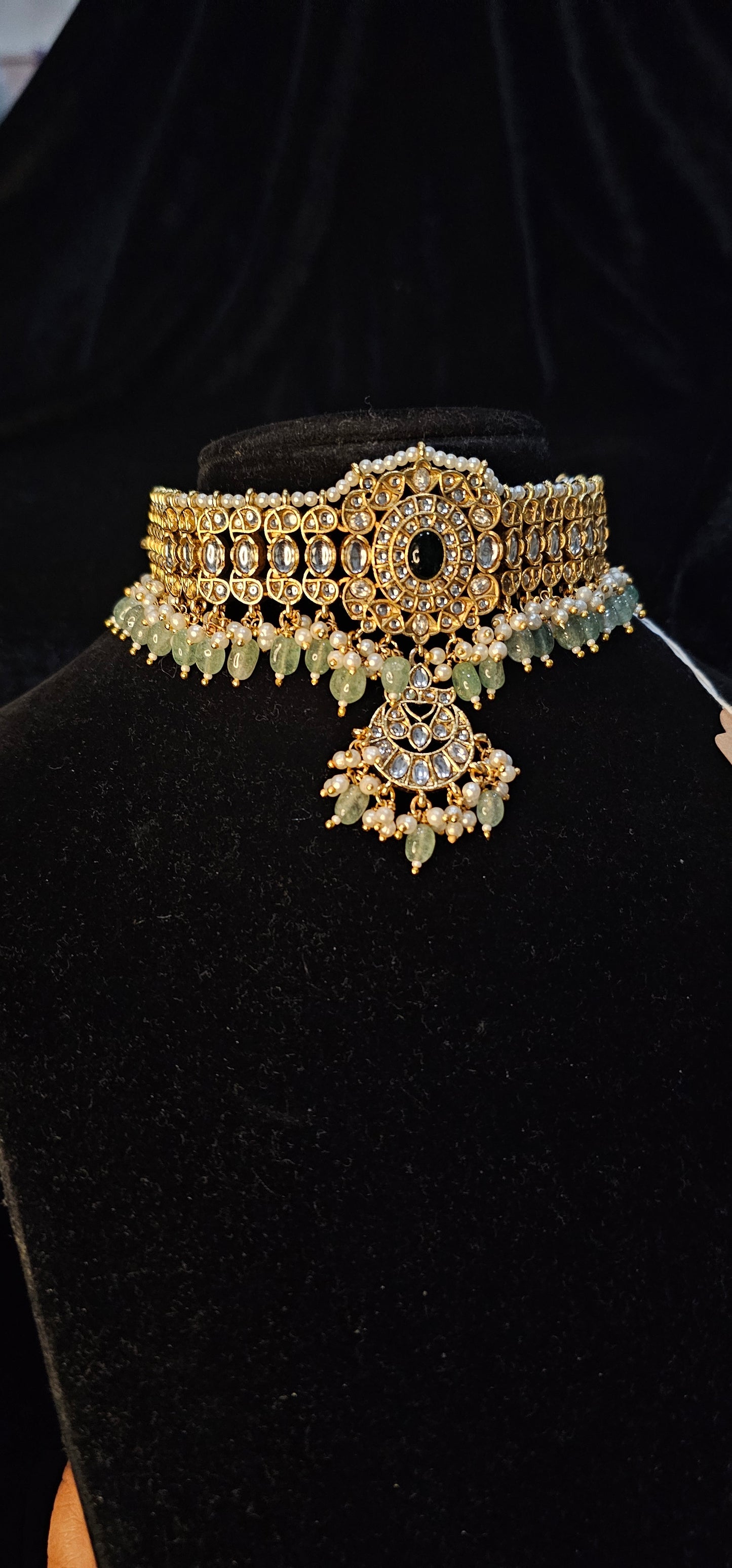White kempu kundan stones choker