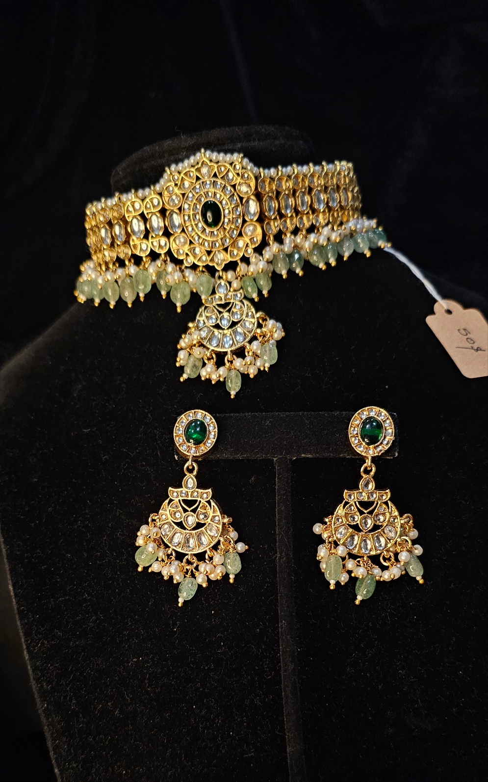 White kempu kundan stones choker