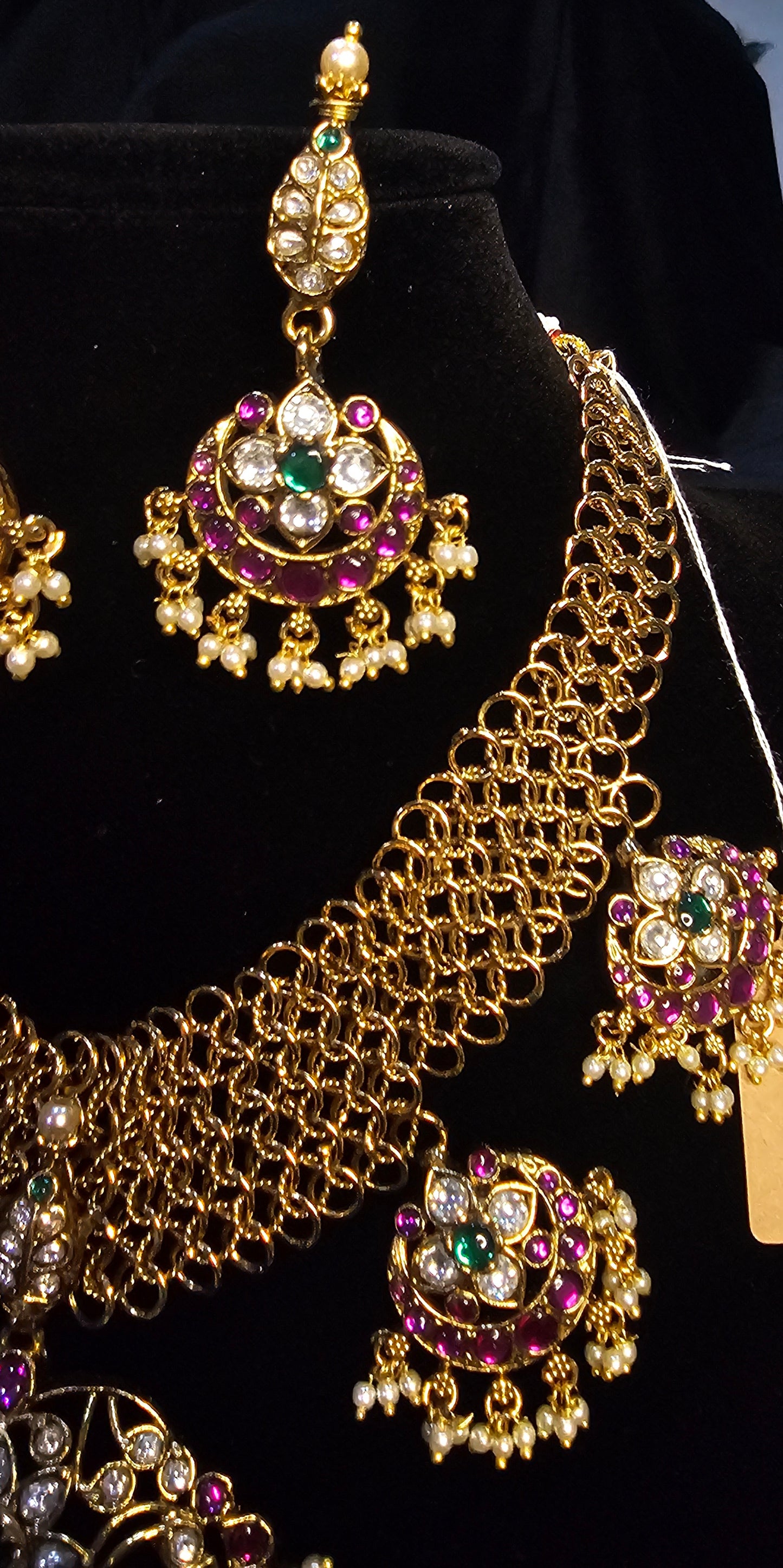 Mesh model necklace