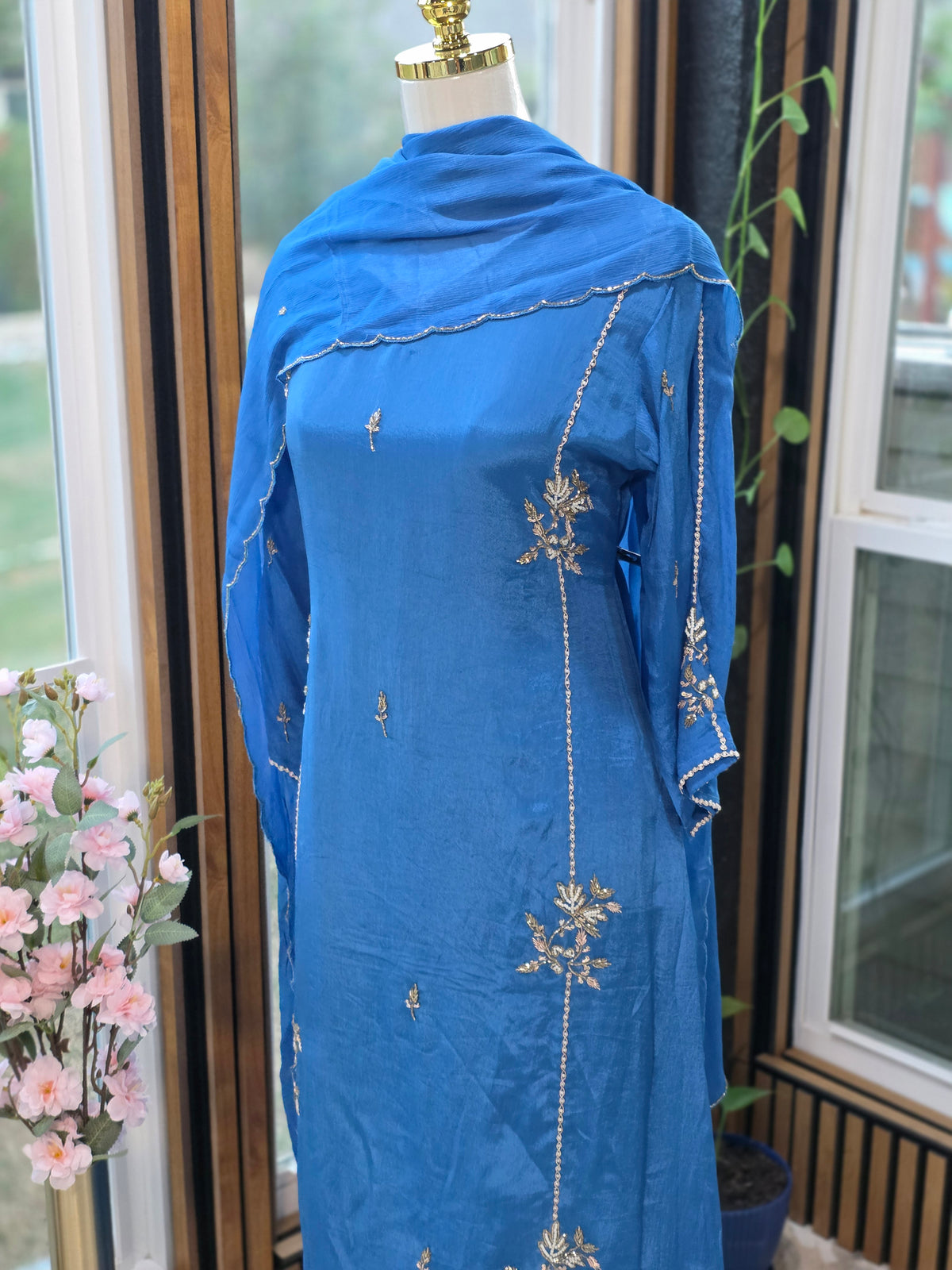 Royal Blue Chinon Silk Hand-Embroidered Suit Set with Dupatta & Pants – 3 Piece Partywear