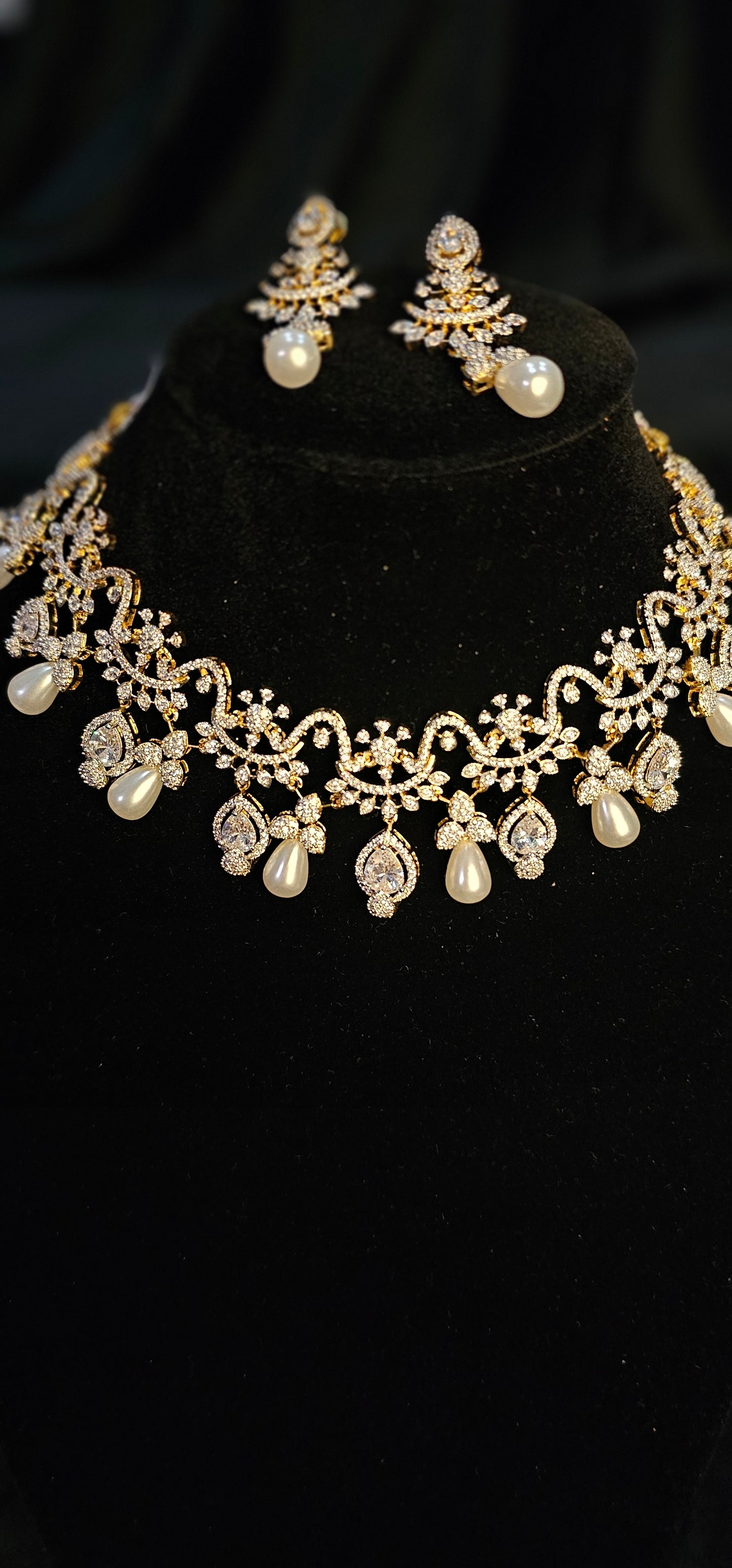Fusion pearl necklace set