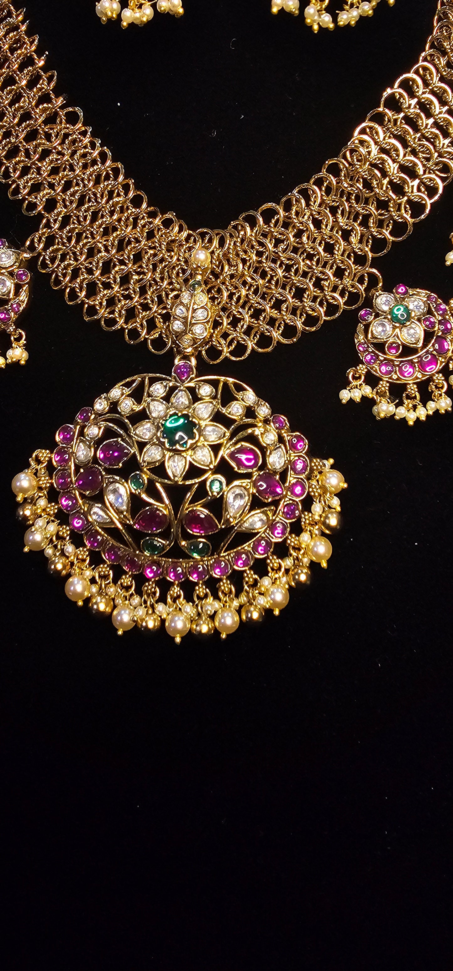 Mesh model necklace
