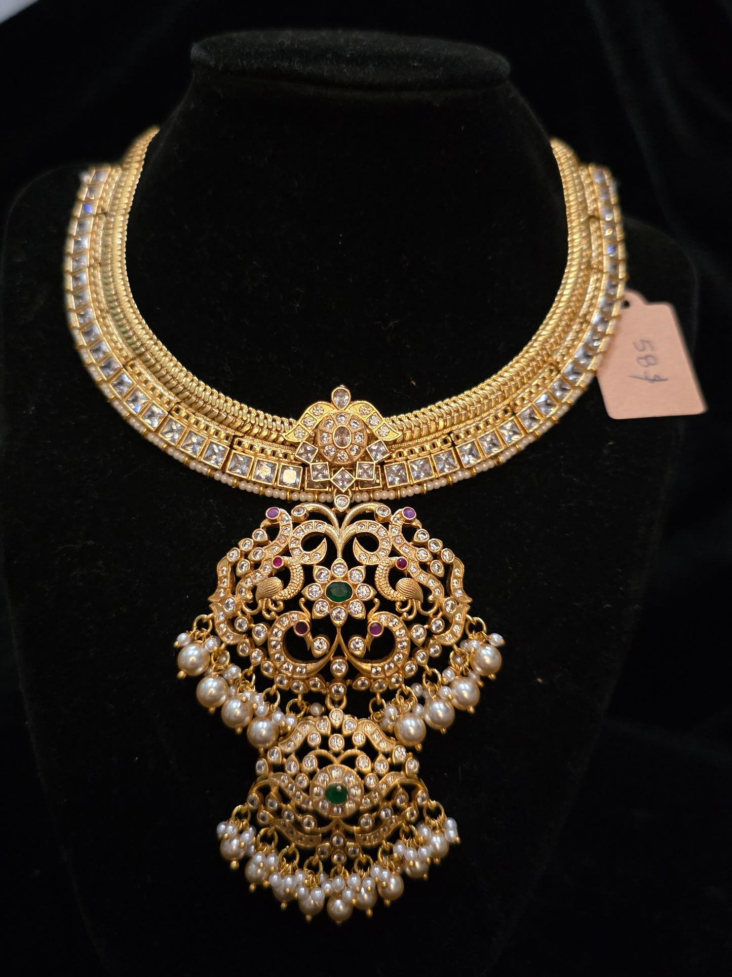 Gilabi style necklace with layered pendent necklace set