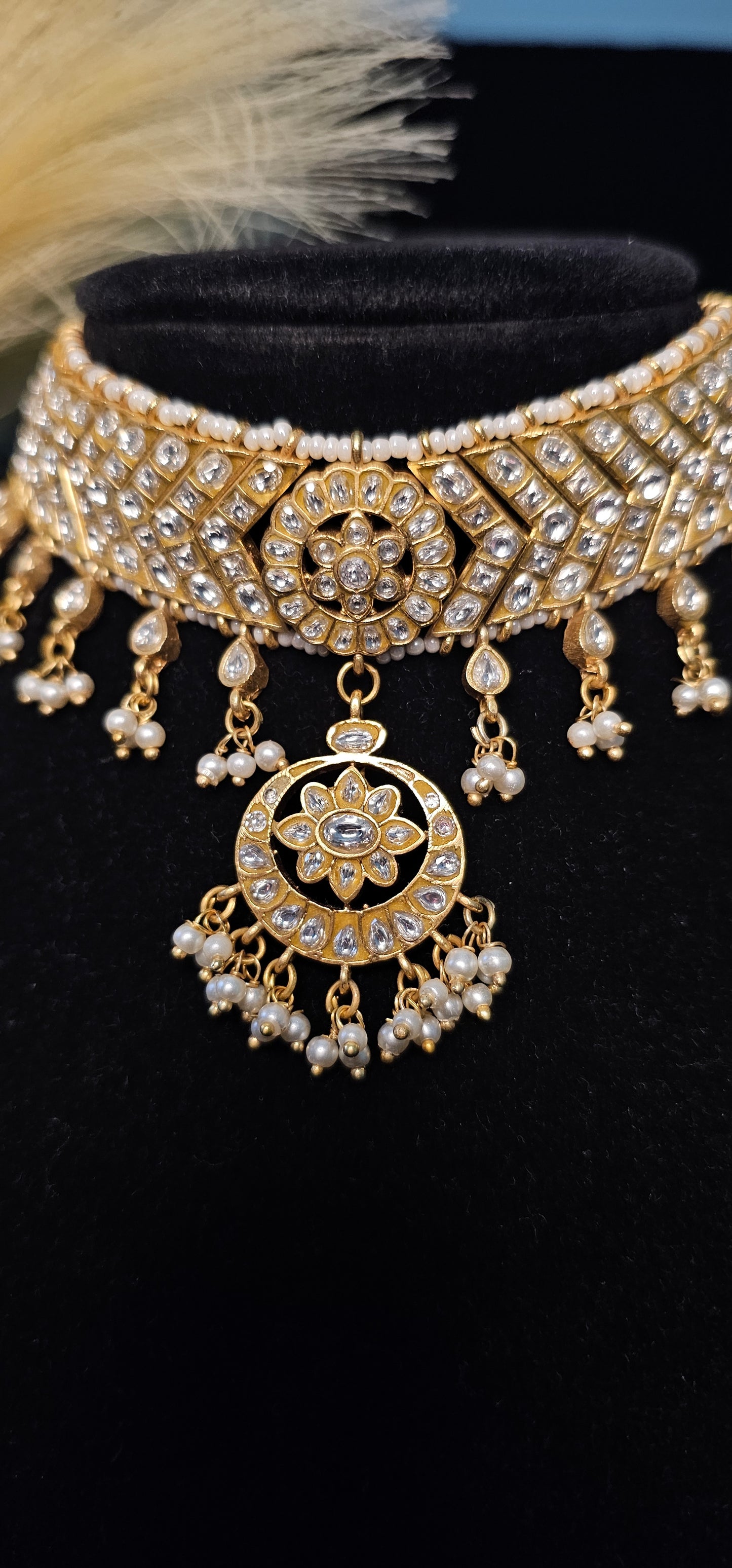 Jadau white kundan stones choker