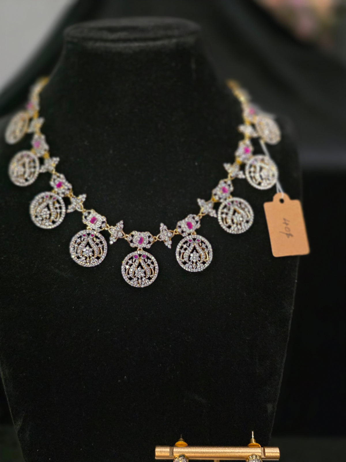 Pink stone diamond style bottu necklace set