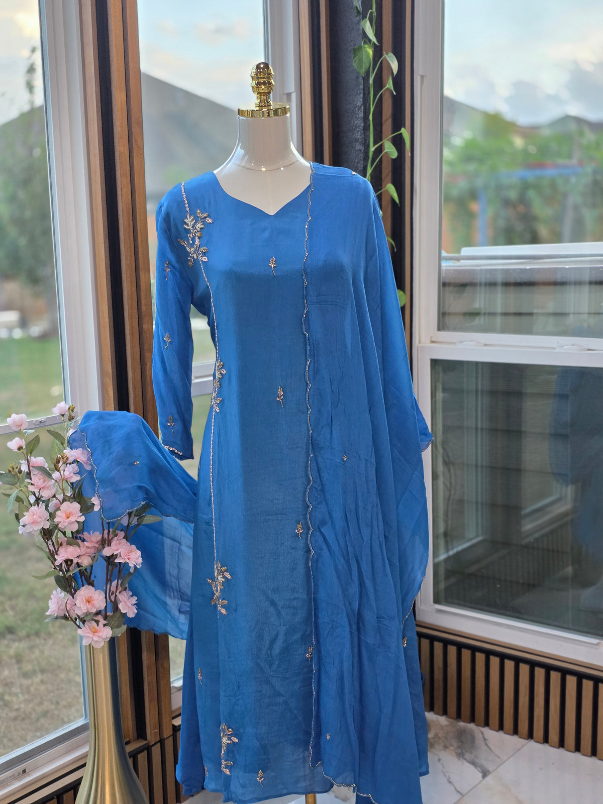 Royal Blue Chinon Silk Hand-Embroidered Suit Set with Dupatta & Pants – 3 Piece Partywear