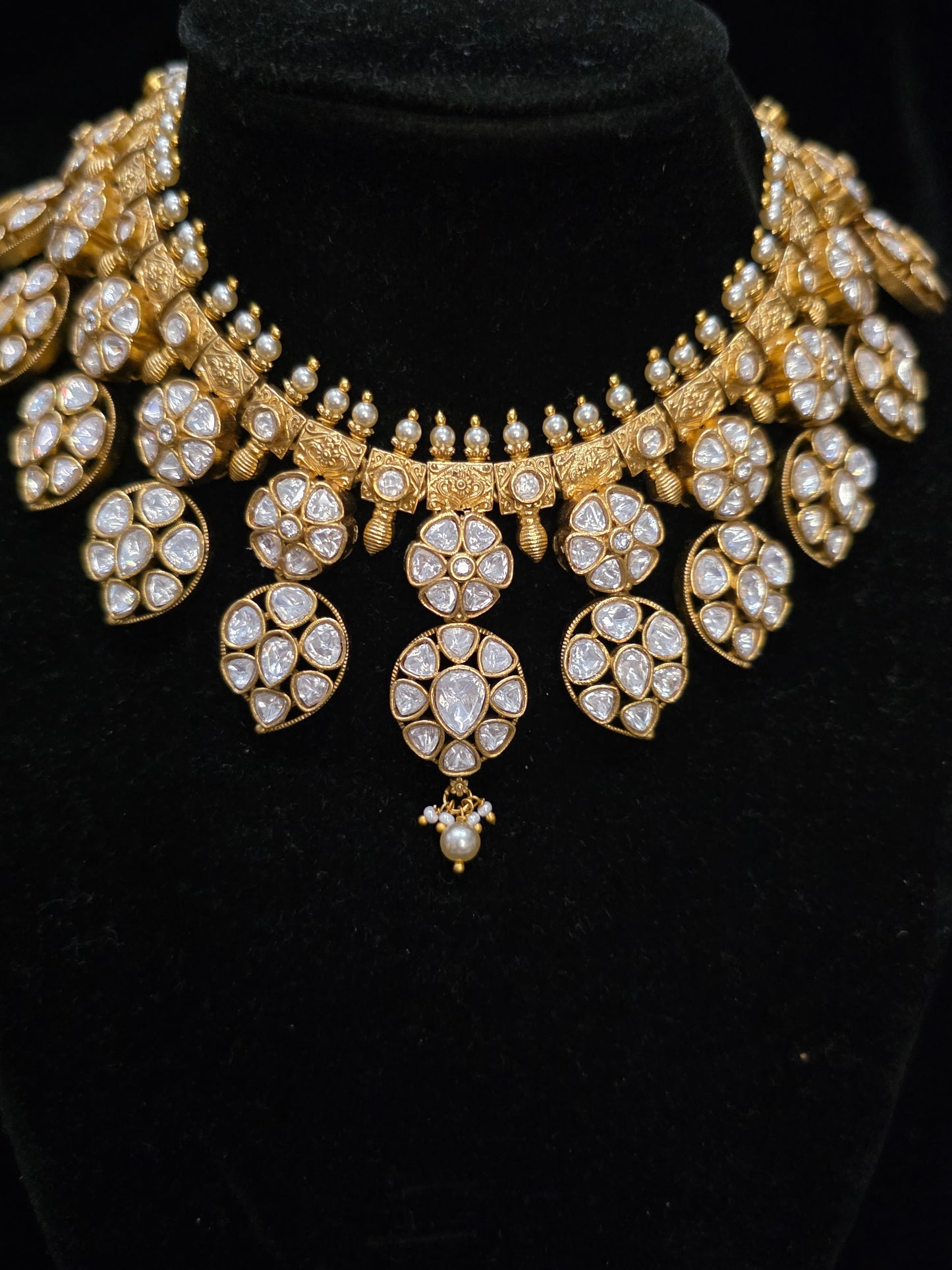 Mosinate stones Mango necklace set